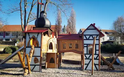 SPIELART : STRUCTURE DE JEUX CHÂTEAU DE SCHNEPFENBURG, ref T93